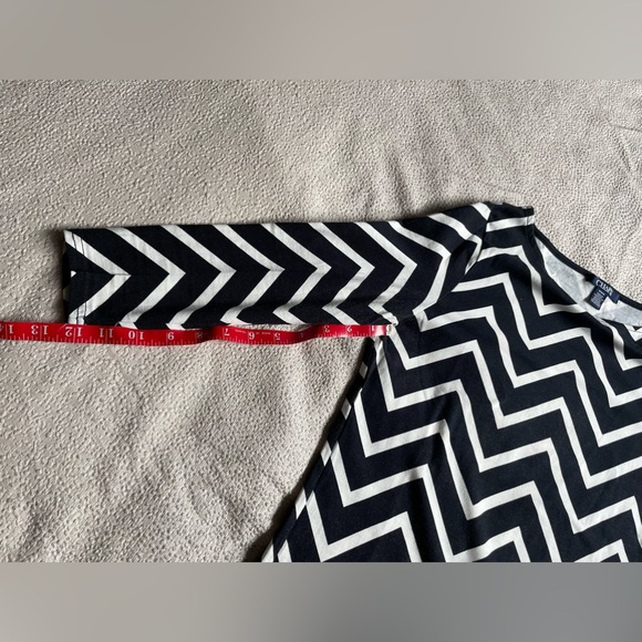 Chaps cotton 3/4 sleeve black and white chevon pattern top. - Picture 2 of 7